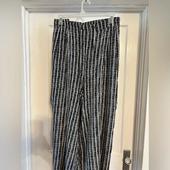 Torrid Black and White Patterned Dress Pants - Picture 1 of 4
